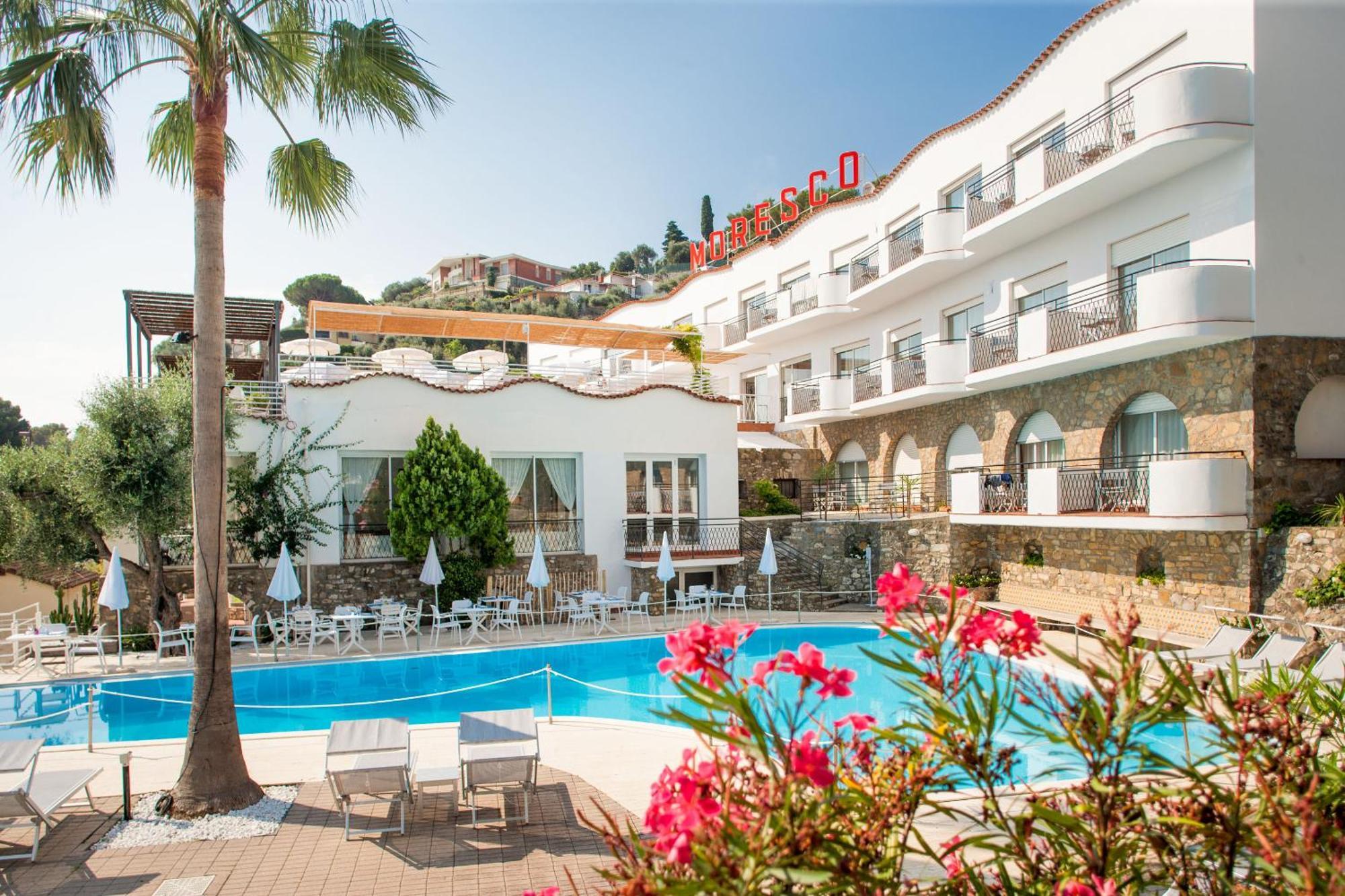 Hotel Moresco Diano Marina Bagian luar foto