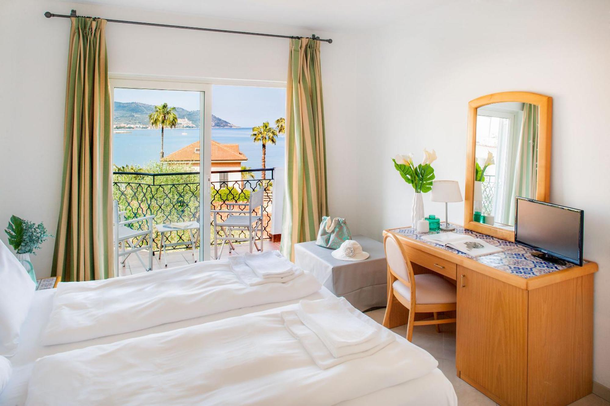 Hotel Moresco Diano Marina Bagian luar foto