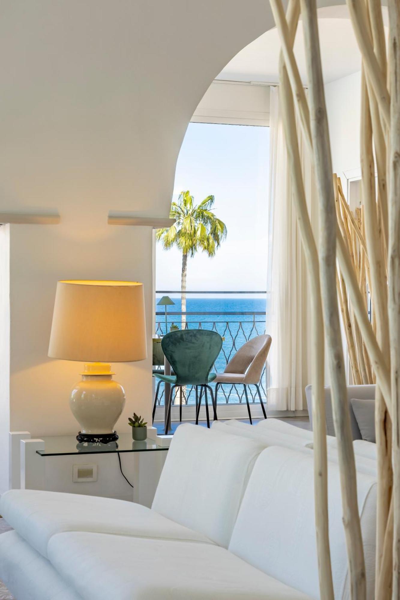 Hotel Moresco Diano Marina Bagian luar foto